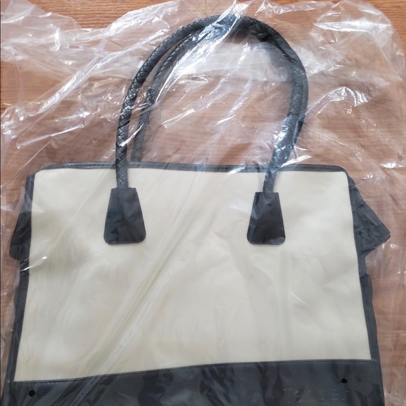 Tanger Outlet Tote - Picture 2 of 3